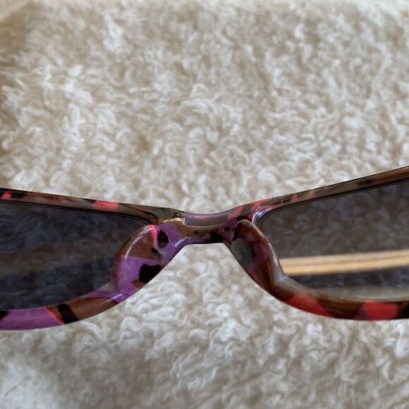 ‎Foster Grant Women's Pink Cateye Sunglasses - Picture 6 of 8